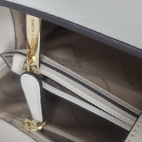 MICHAEL KORS Purse Cream Textured Leather Shoulder Bag with Gold Hardware - Picture 11 of 12